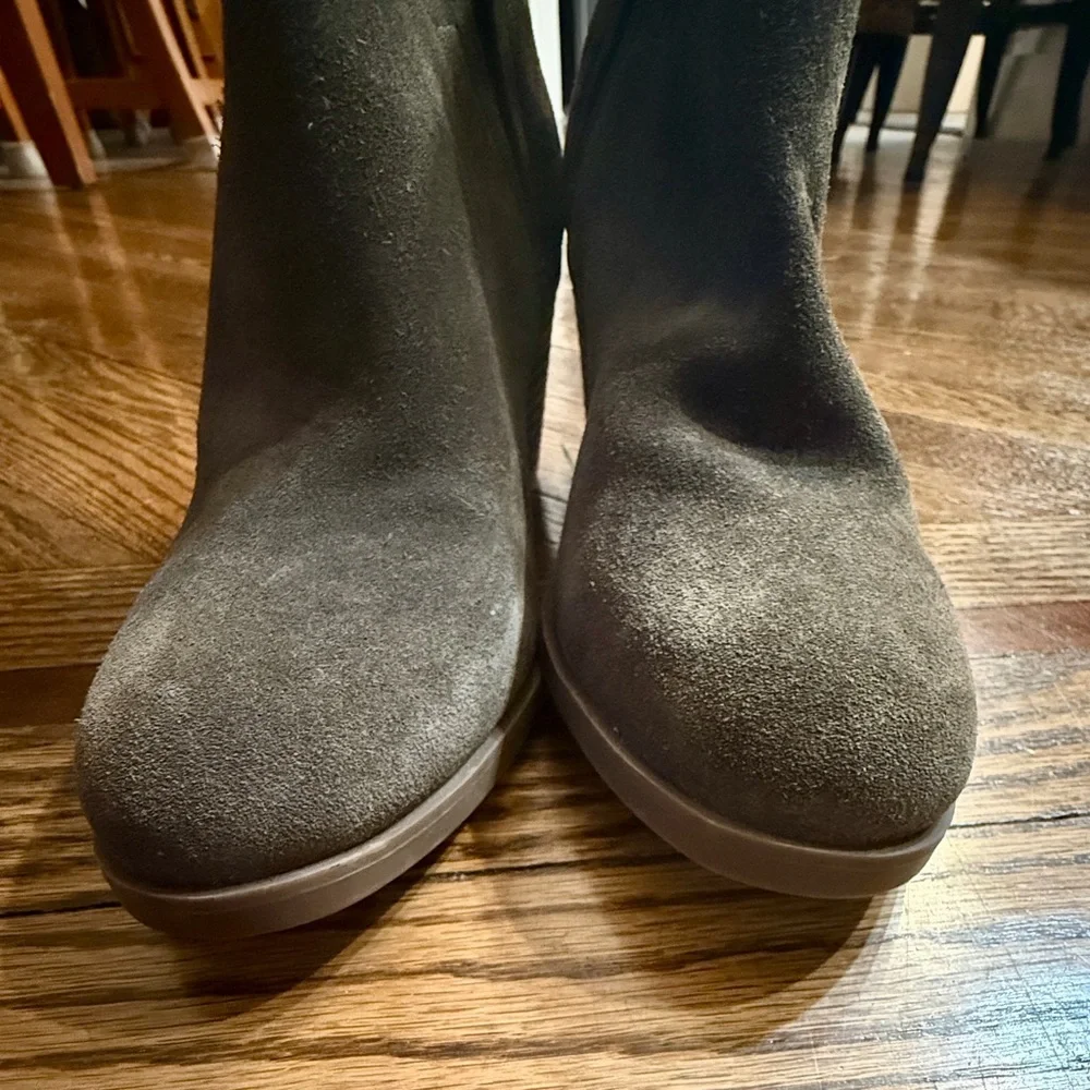 Guess‎ Suede Ankle Booties - 6.5